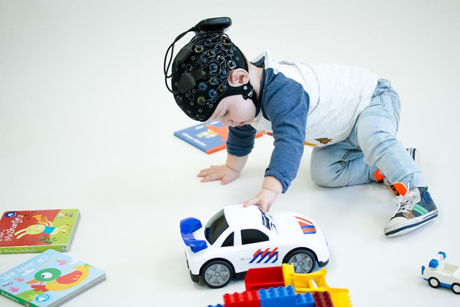 This picture shows a toddler wearing the Brite fNIRS.